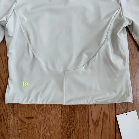 Lululemon NWT Tight-Fit Lined T-Shirt size M - Picture 7 of 10